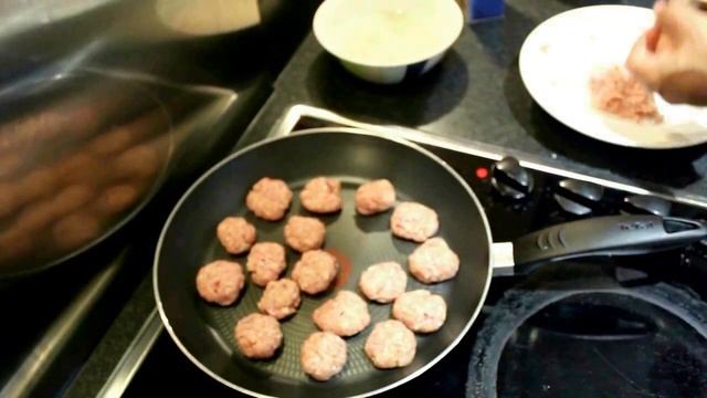 Котлеты в томатном соусе по-итальянски. смотреть онлайн