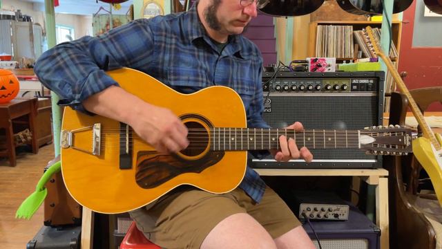 1969 Harmony Stella (H912-style) 12-string 000-size guitar смотреть онлайн