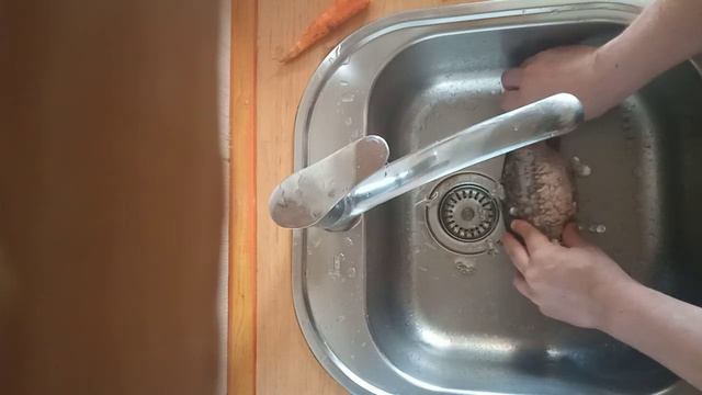 Чистим рыбу морковкой смотреть онлайн