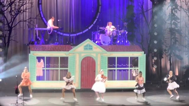 Crazy For Christmas - Lindsey Stirling - Foxwoods, CT - 12/09/22 смотреть онлайн