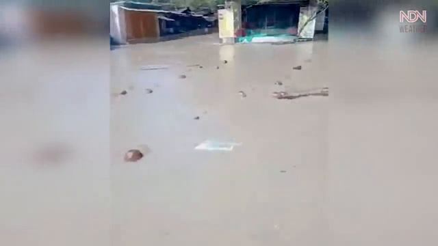Widespread Flooding affects 60 000 people in West Java, Indonesia смотреть онлайн
