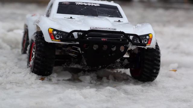 Messing arround with my new Slash 4x4 Platinum смотреть онлайн