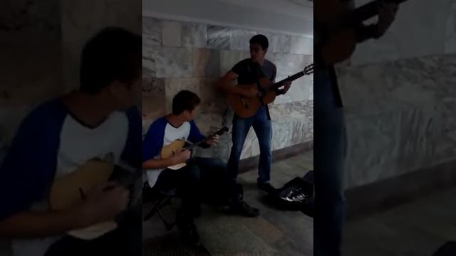 пацаны играют просто супер. Новосиб м.Маркса смотреть онлайн