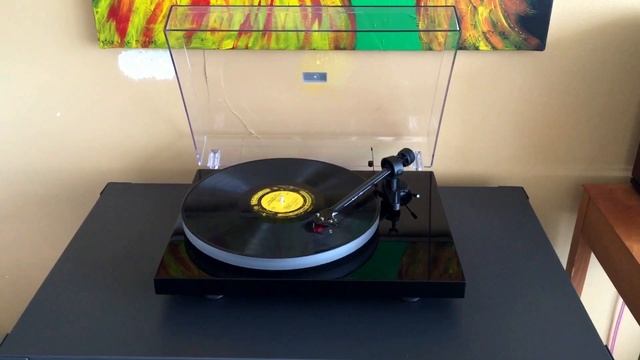 Wharfedale Diamond 220 Speakers in my living room. Amazing sound. смотреть онлайн