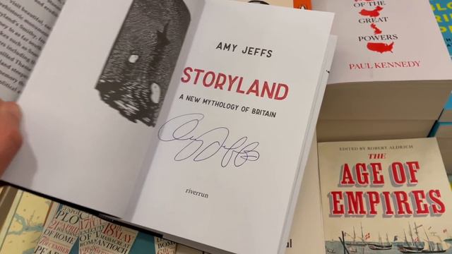 The Best Books of 2021 (according to Waterstones) смотреть онлайн
