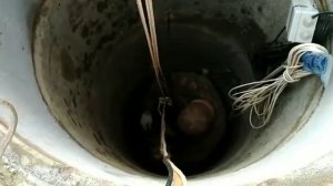 Скрепление колец железобетонного колодца, с помощью скоб из нержавеющей стали