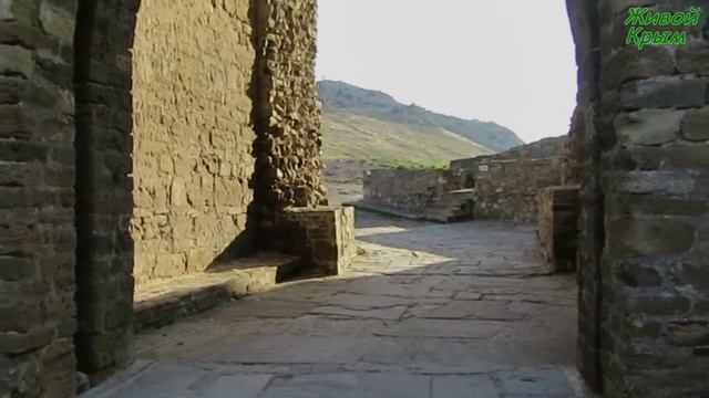 Главные ворота Судакской крепости. Main gate of Sudakskoy of fortress смотреть онлайн