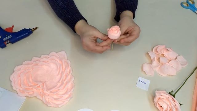 ?ПОСМОТРИТЕ какие красивые 2 ПОДЕЛКИ я сделала из КРЕПОВОЙ БУМАГИ и ФОАМИРАНА.?DIY muttertag. DIY смотреть онлайн