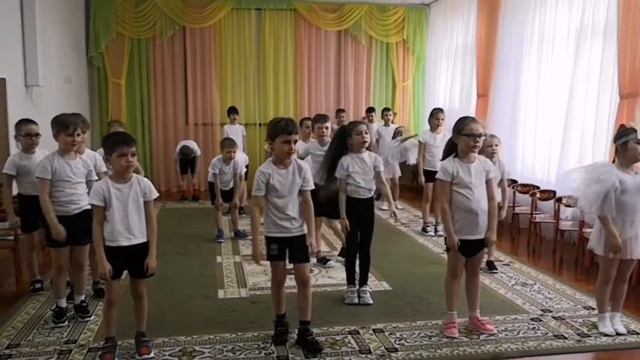 "Если очень захотеть, можно в космос полететь" смотреть онлайн