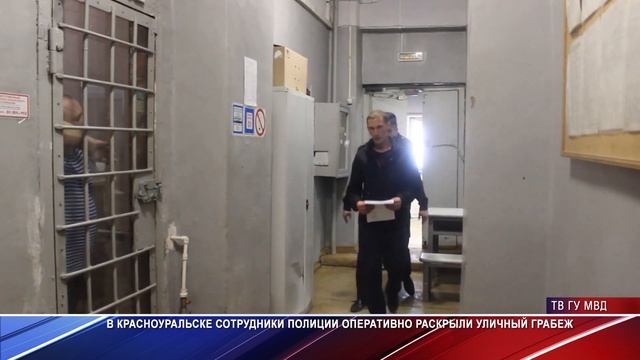 Попросил закурить, выхватил телефон и убежал смотреть онлайн