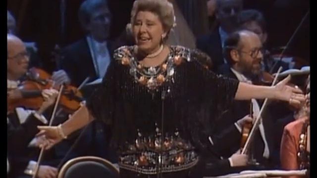 Christa Ludwig sings "I Am Easily Assimilated" from Leonard Bernstein's Candide смотреть онлайн
