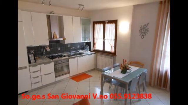 MONTEVARCHI grazioso appartamento angolare con giardino indipendente oltre mansarda e garage. смотреть онлайн