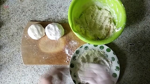 Как приготовить творожники.  Рецепт творожников на сковородке