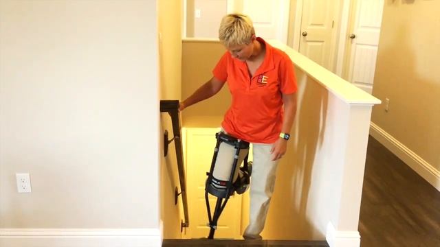 Learn How to Go Up and Down Stairs Using the iWalk 2.0 Hands Free Crutch смотреть онлайн