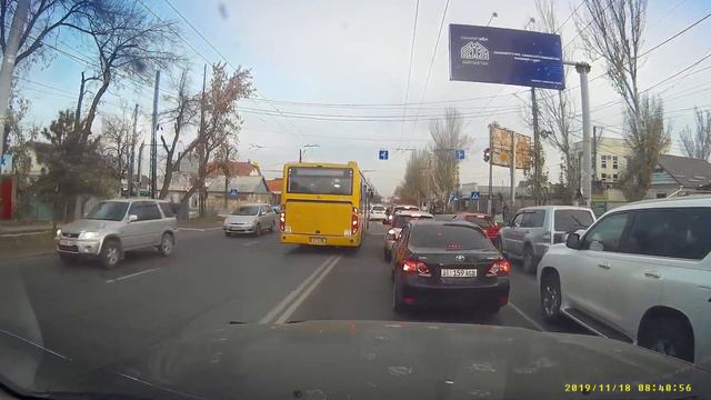 Водитель автобуса нарушил ПДД в Бишкеке смотреть онлайн