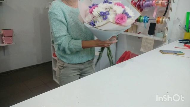 Букет ирис, роза, хризантема. смотреть онлайн