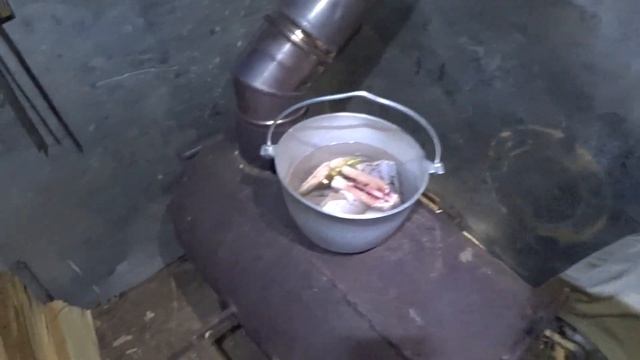 Живем на балагане зимой в лесу, рыбалка на щуку смотреть онлайн