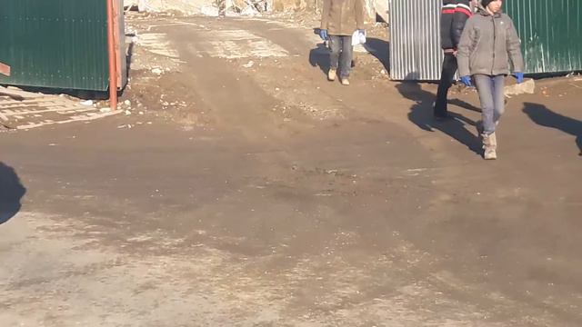 Бруд на колесах по всьому проспекту розвозять від екс-ресторану Кельце? Це нормально? смотреть онлайн