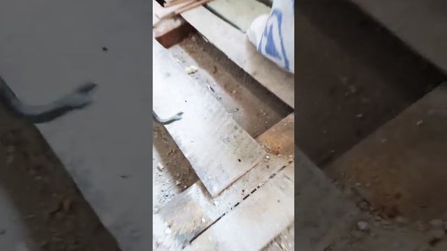 Принцип выдергивания гвоздей гвоздодером