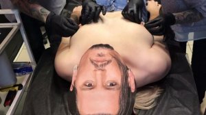 Пирсинг в тандеме. Единовременный прокол сосков. Джонни Депп