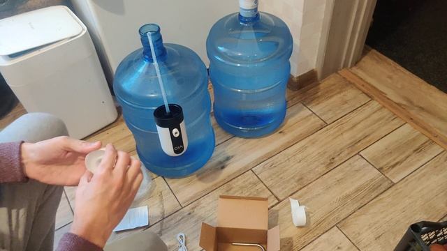 Как установить Помпу для воды на 19 литровый бутыль смотреть онлайн