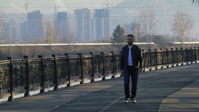 А в старом парке листья жгут-Александр Короленко смотреть онлайн
