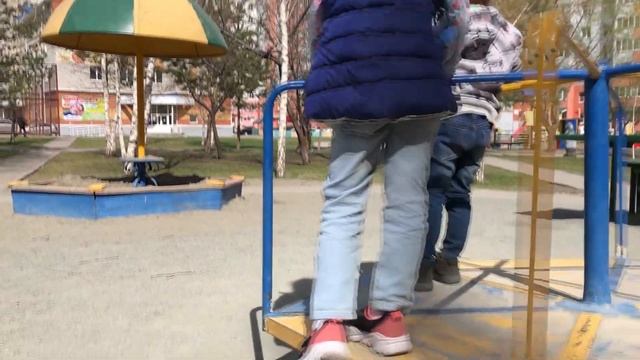НА ДЕТСКОЙ ПЛОЩАДКЕ. On The Playground