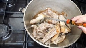 Вкусный, рассыпчатый плов из домашней утки в казане, на плите. Жирно, но вкусно. Gipsy cuisine.