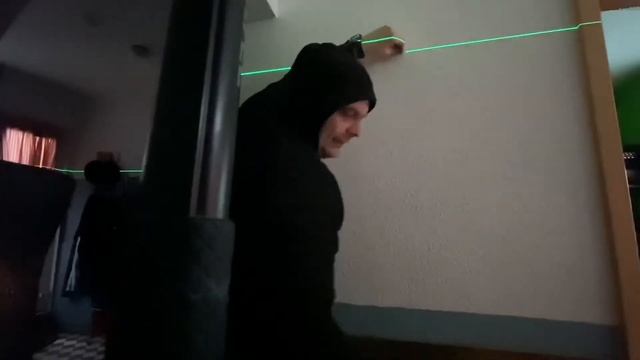 Bild oder Spiegel an die Wand hängen mit Kreuzlinienlaser Selbstnivellierend TACKLIFE SC-L08 Laser смотреть онлайн