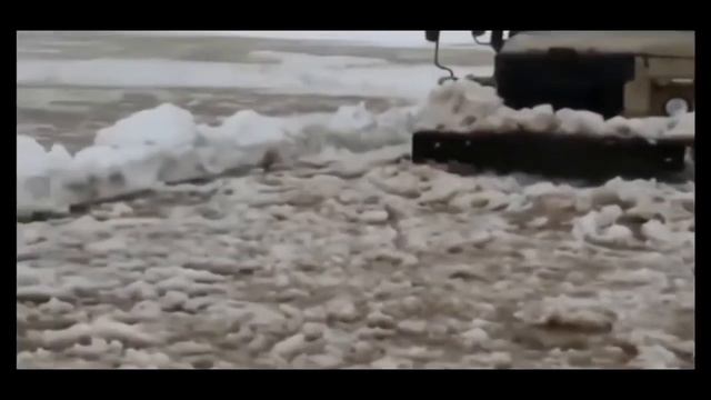 Легендарный грузовик Урал на бездорожье гряземес по грязи !Русская техника!техни смотреть онлайн
