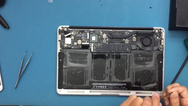 Macbook Air 11''  A1465 Battery Replacement