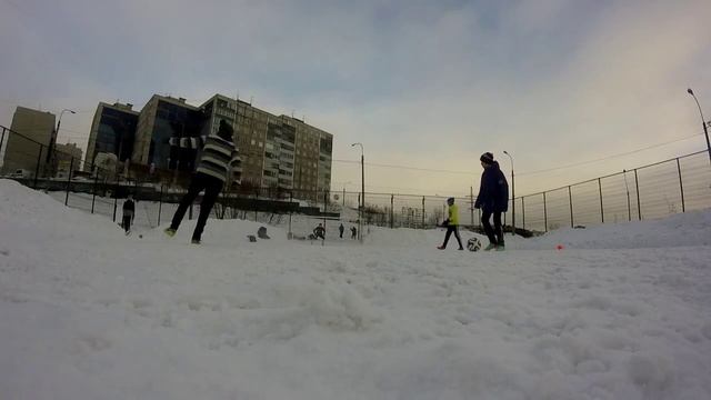 Football Street Vine // Зимний гол в девятку! смотреть онлайн