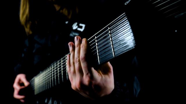 EMMURE - Russian Hotel Aftermath (9 STRING COVER)