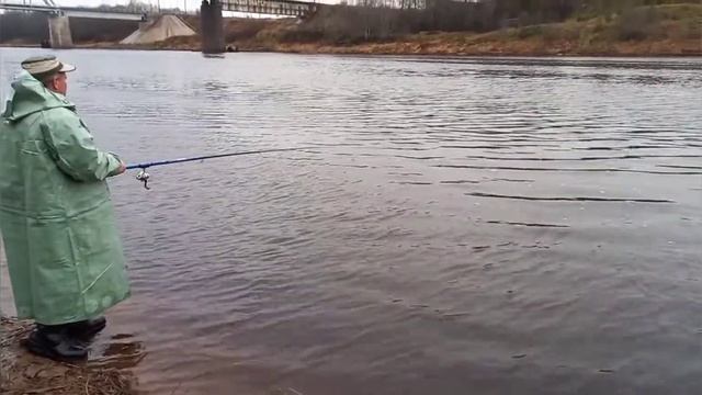 Рыбалка в гостях у друга на реке Сясь. смотреть онлайн