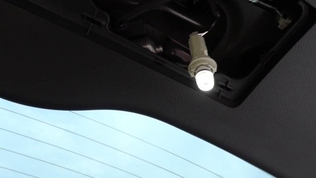 How To Replace License Plate Bulbs to LEDs 2018 RAV4 смотреть онлайн