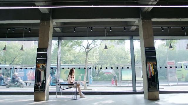 灰姑娘为进霸总公司女扮男装，还没去面试就偶遇霸总，成功吸引了他的注意【程序员那么可爱 CuteProgrammer1-1】