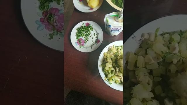 Грибной салат ?(Salad with canned mushrooms , boiled potatoo & greens) смотреть онлайн