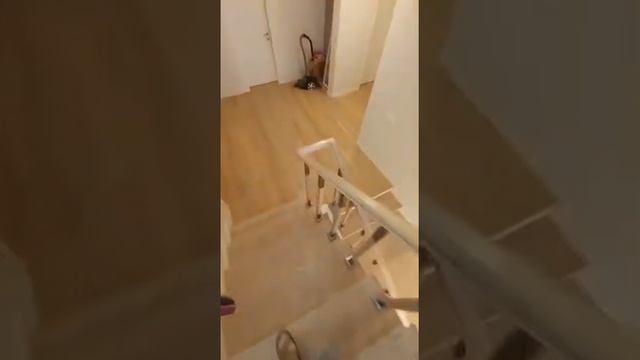 Перила в частном доме, профильный поручень, вертикальные балясины смотреть онлайн