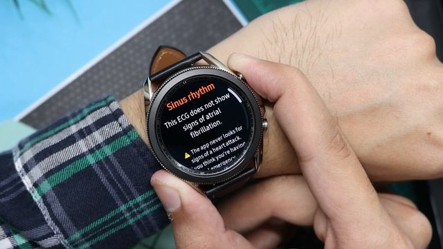 Samsung Galaxy Watch 3 Mystic Silver Short Unboxing NO VOICE смотреть онлайн