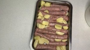 РЕЦЕПТ: КУПАТЫ С КАРТОШКОЙ В ДУХОВКЕ. Домашние колбаски в духовке с картошкой