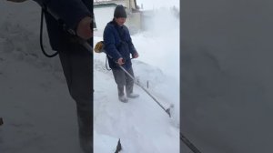 Мотолопата или снежная коса.