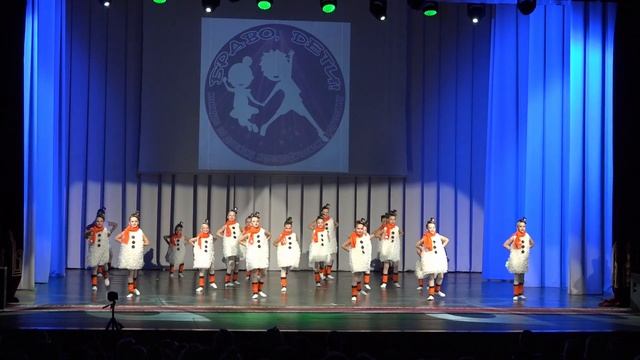 "Снеговички" - Хореографический ансамбль "Фани-Полька" (г. Фаниполь) смотреть онлайн