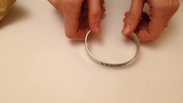 ▶ Подарок на Новый год - Браслет с гравировкой из металла Браслет'story | Видео-отзыв смотреть онлайн