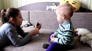 Андрюшка УРОНИЛ ТЕЛЕФОН в унитаз