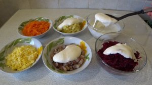 Сельдь под шубой в виде рыбки. Необычно и красиво.