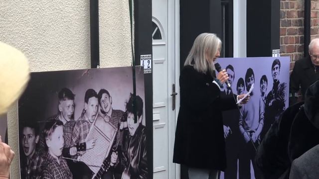Germaine Valentine unvails the Hilton Valentine blue plaque tribute. смотреть онлайн