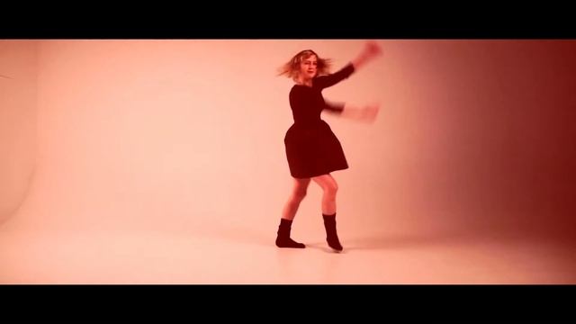 Оставь нас (Official Dance Video) смотреть онлайн