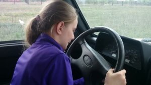 Федорова Лера учиться водить автомобиль (первый раз)