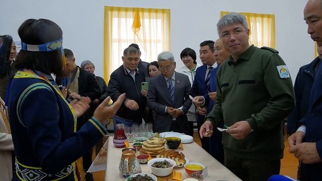 Эвенки, горячие источники и мосты. Итоги рабочей поездки Главы Бурятии в Курумканский район смотреть онлайн