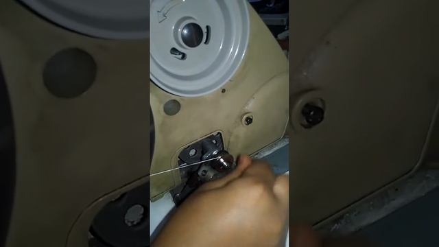 Winding thread in a Bobbin in a Electric Sewing Machine (GEMSY - GEM8900) смотреть онлайн